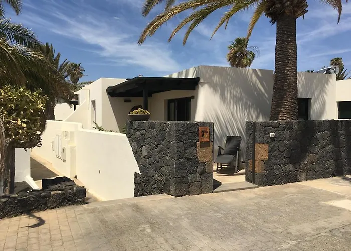 Lido-playa Roca With Sea Front Access - Free Ac - Wifi Lägenhet Costa Teguise